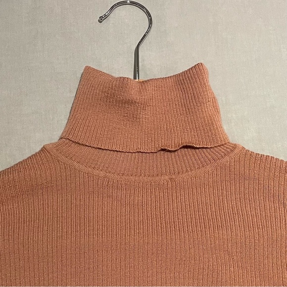 Uniqlo extra fine merino wool turtleneck sweater - Picture 3 of 4